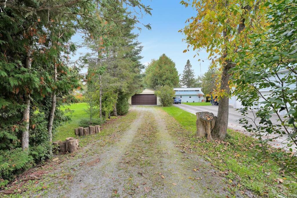 Rustic Cottage On Canal Lake Carden Exterior foto